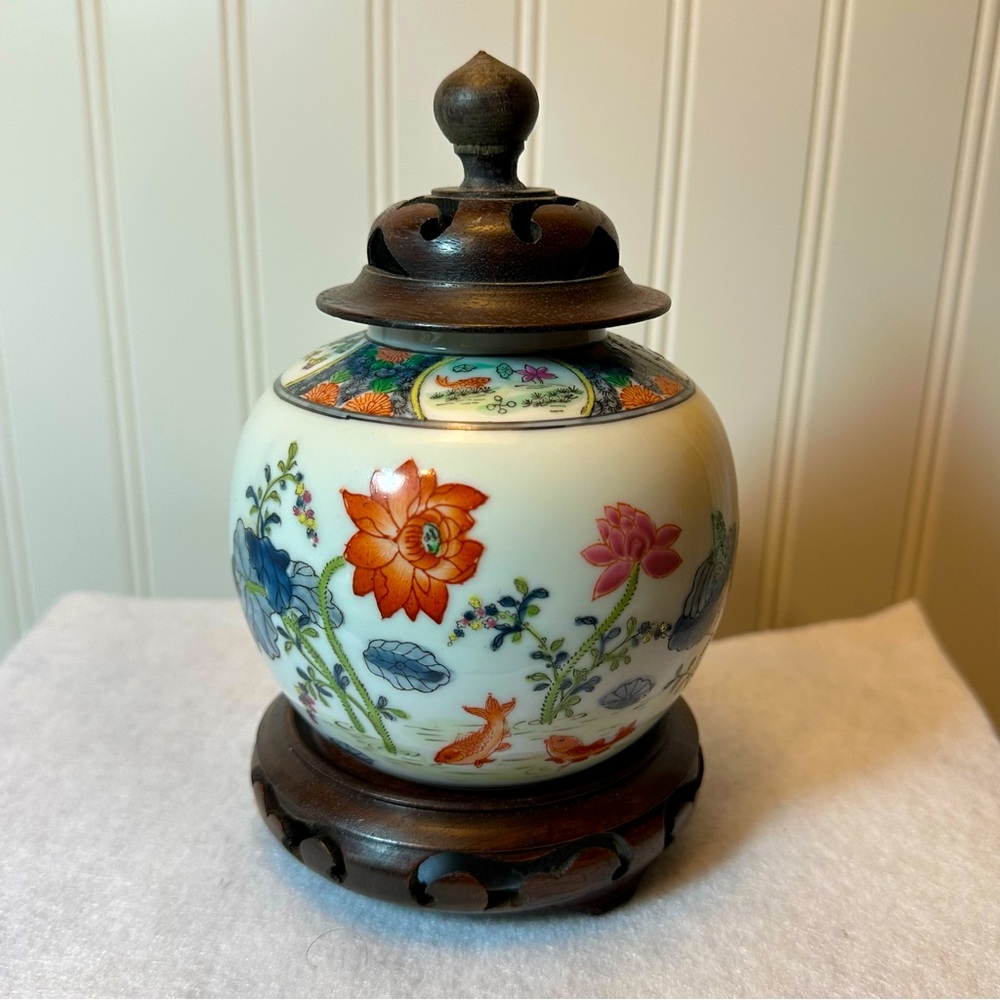 Canton Ware Ginger Jar Vintage Small Handpainted with Pierced Wooden Top EUC